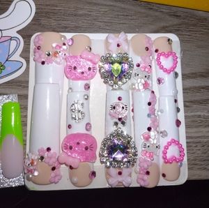 Beautiful set of hello kitty inspired nails